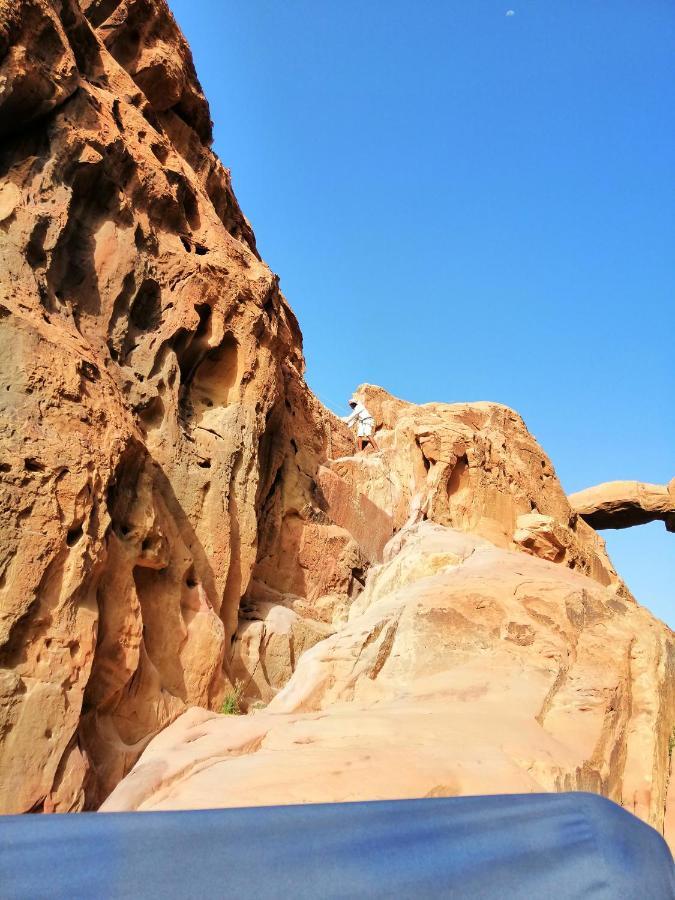 Go Bedouin Camp Hostel วาดิรัม ภายนอก รูปภาพ